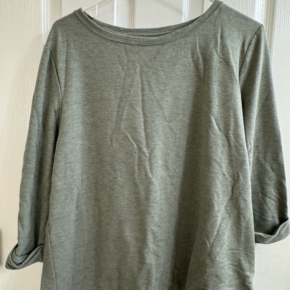 Woman’s 3/4 sleeve sweater